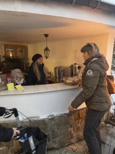 Einschalten der Lichter am Weihnachtsbaum Einschalten der Lichter am Weihnachtsbaum