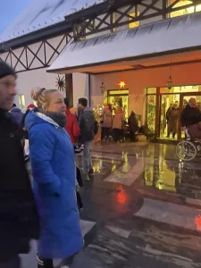 Einschalten der Lichter am Weihnachtsbaum Einschalten der Lichter am Weihnachtsbaum