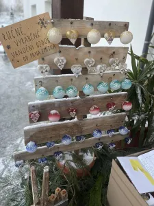 Einschalten der Lichter am Weihnachtsbaum Einschalten der Lichter am Weihnachtsbaum