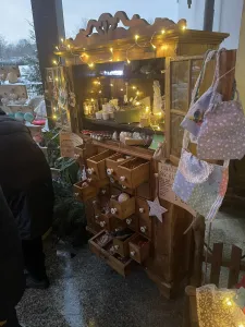 Einschalten der Lichter am Weihnachtsbaum Einschalten der Lichter am Weihnachtsbaum