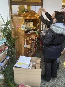 Einschalten der Lichter am Weihnachtsbaum Einschalten der Lichter am Weihnachtsbaum
